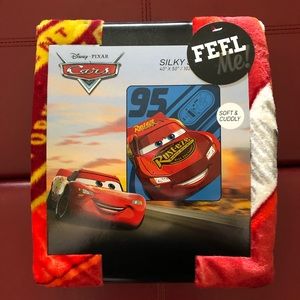 Super soft DISNEY CARS throw blanket NEW 🚗
